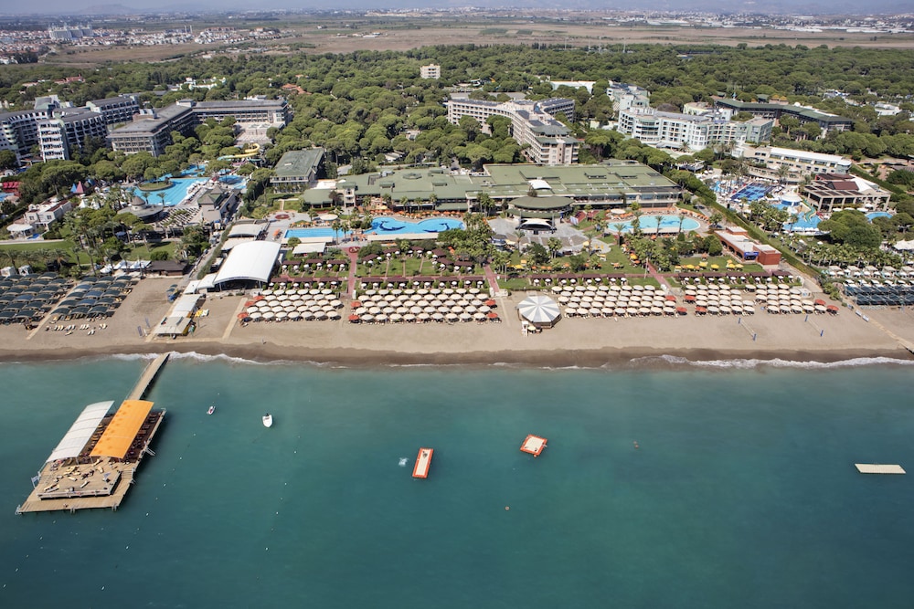 Pine Beach Hotel 70/73