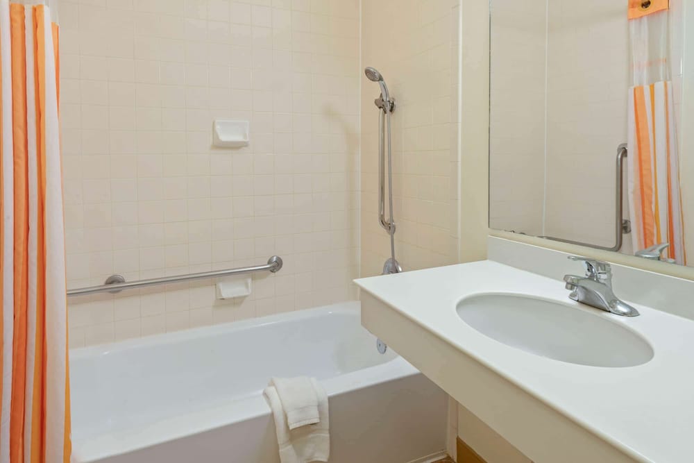 La Quinta Inn And Suites By Wyndham Salt Lake City Layton 24/24