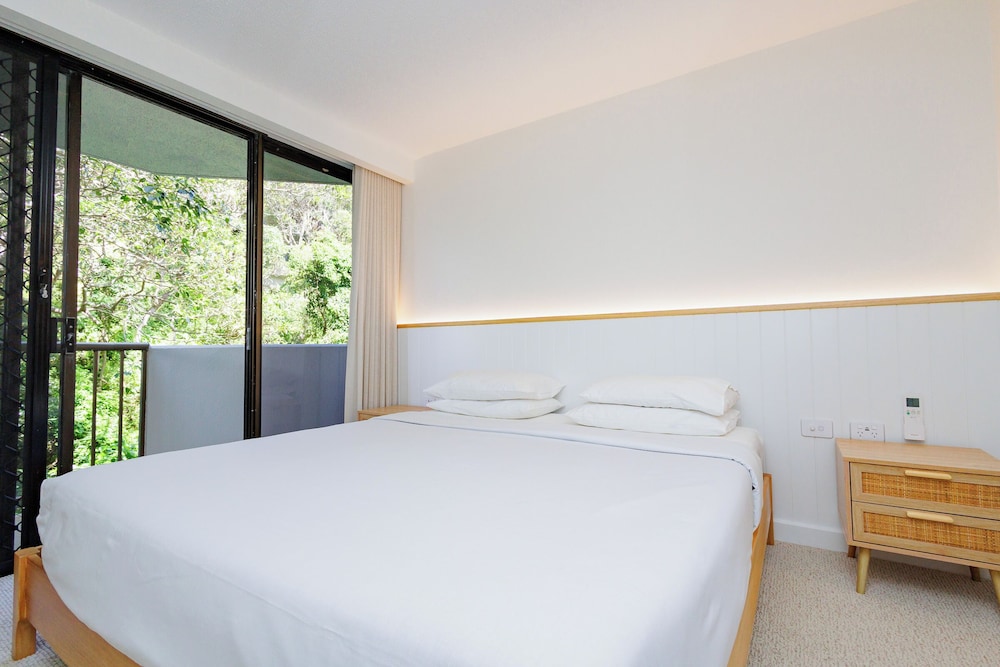 The Rocks Resort 12/50