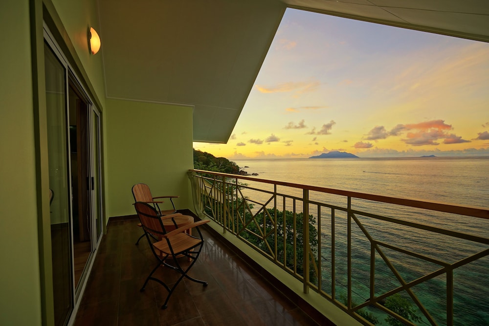 Treasure Cove Hotel 24/58
