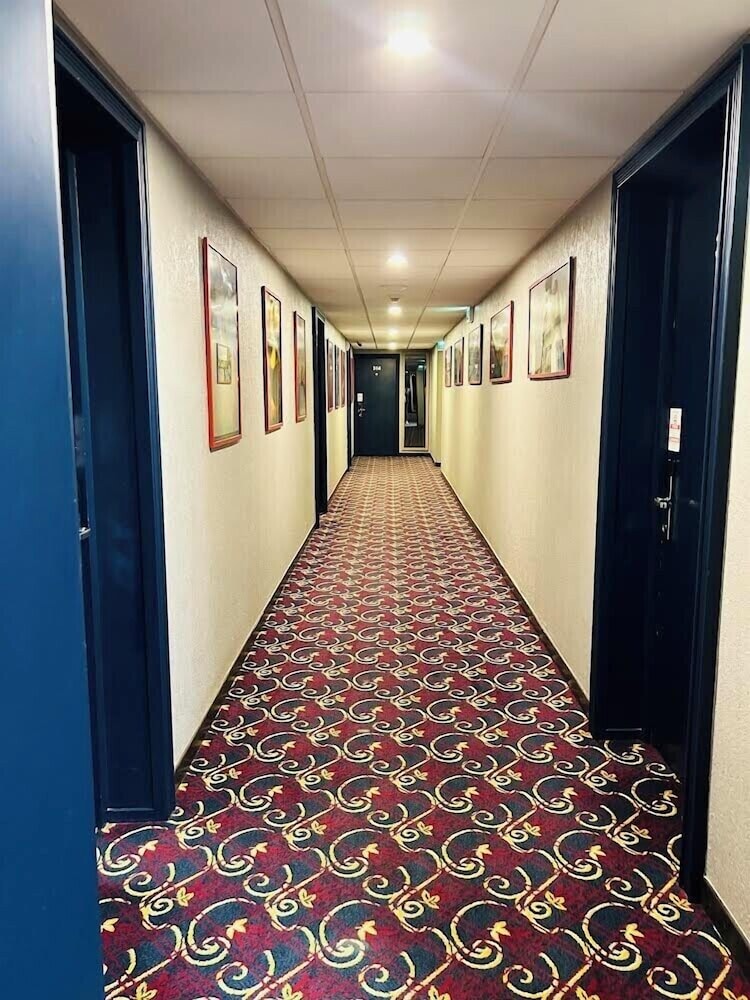 Hotel Le Paris 3/56