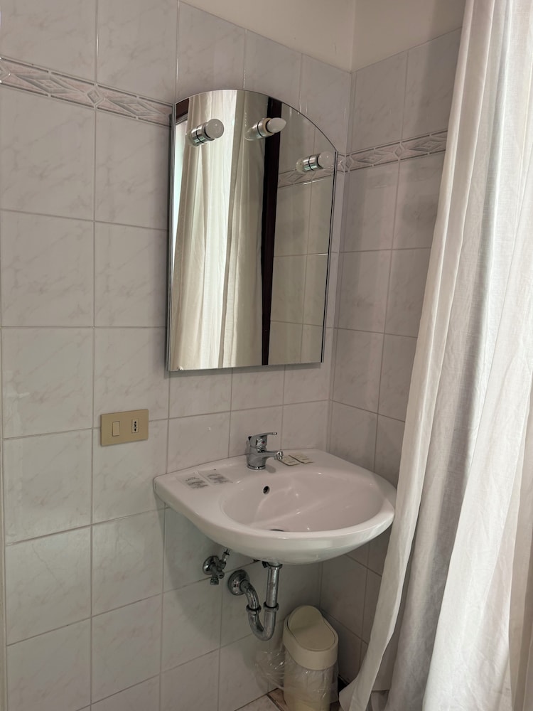 Hotel Adua 59/62