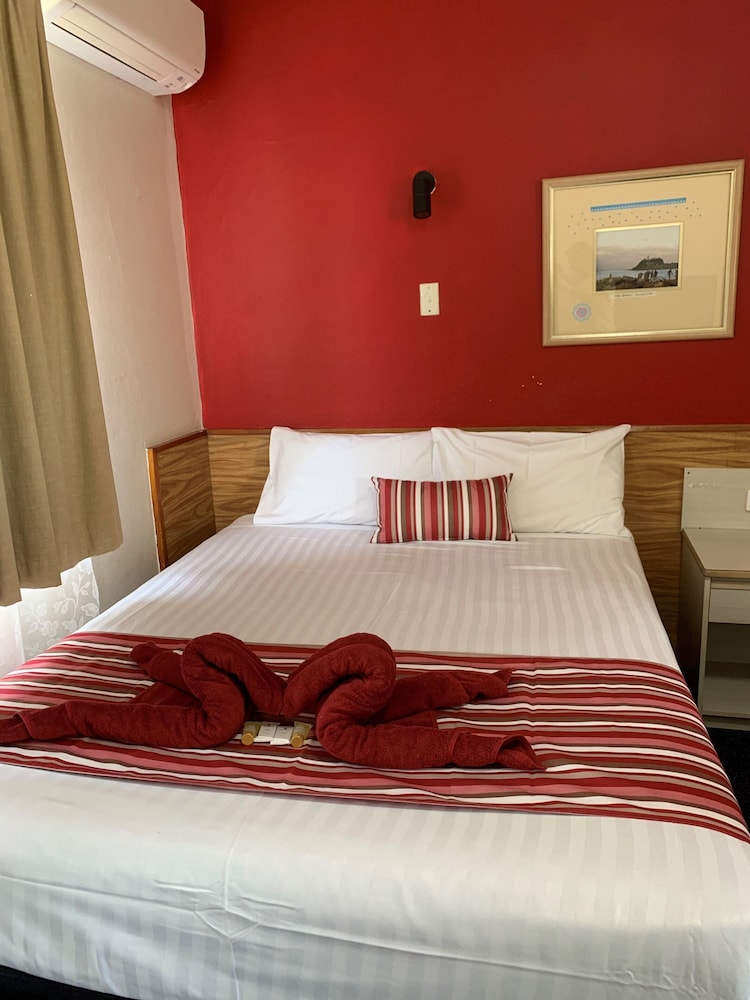 PANORAMA MOTOR INN 24/38