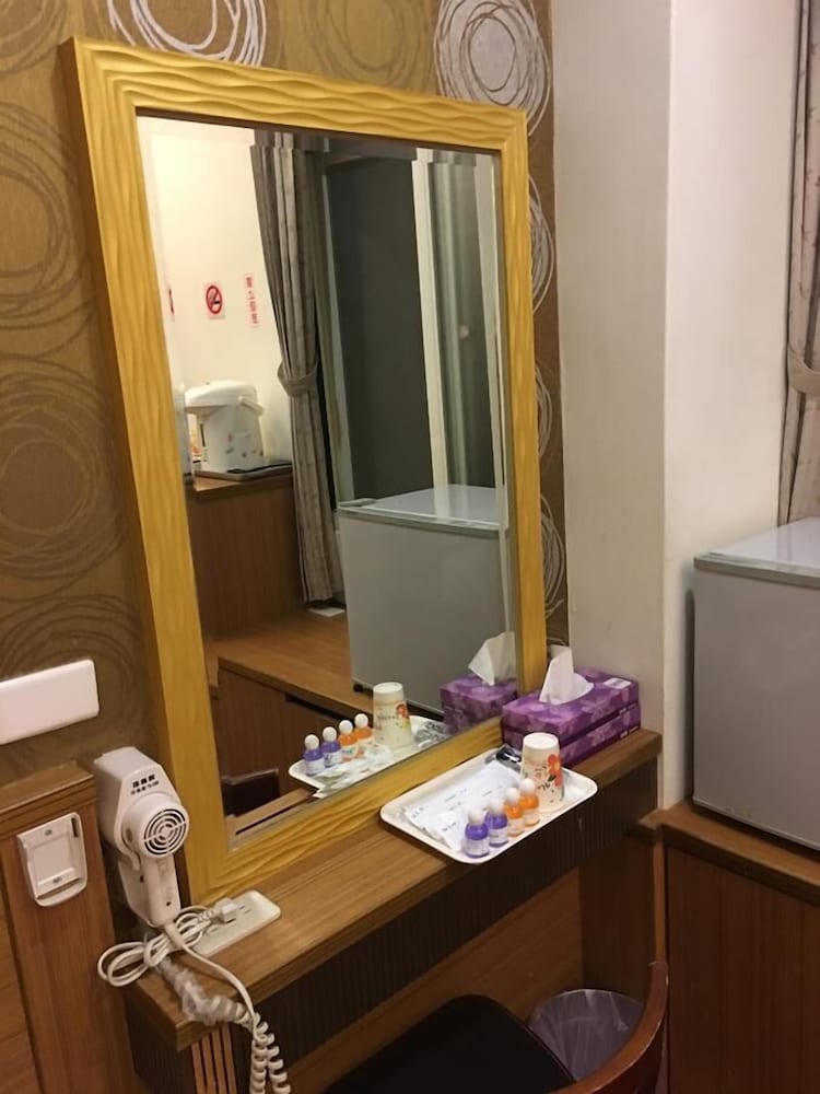 Ri Yue Hu Pan Hotel 23/28