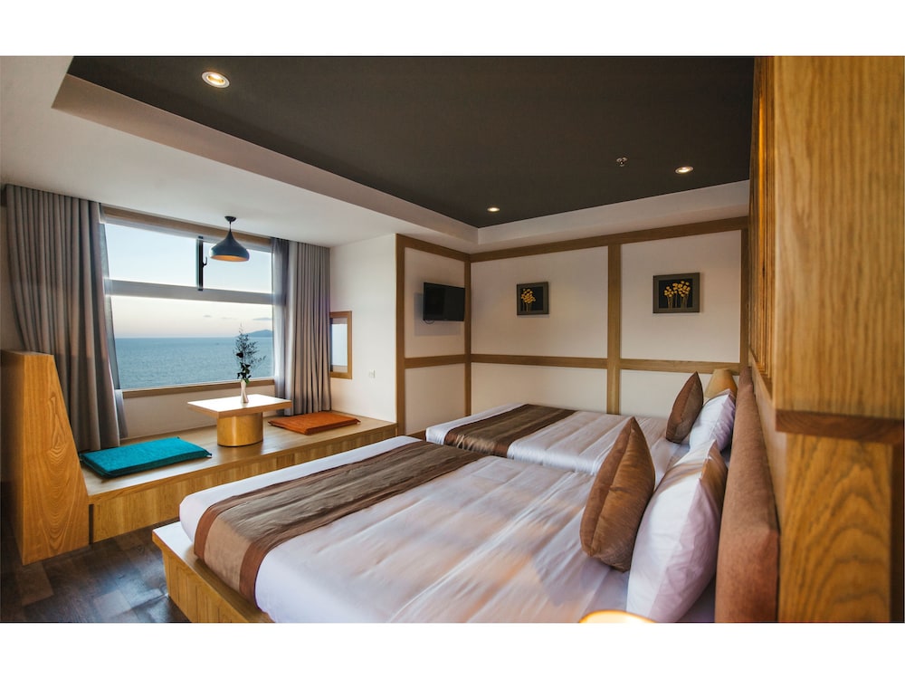 SENIOR, 2 DOUBLE BEDS, SEA VIEW