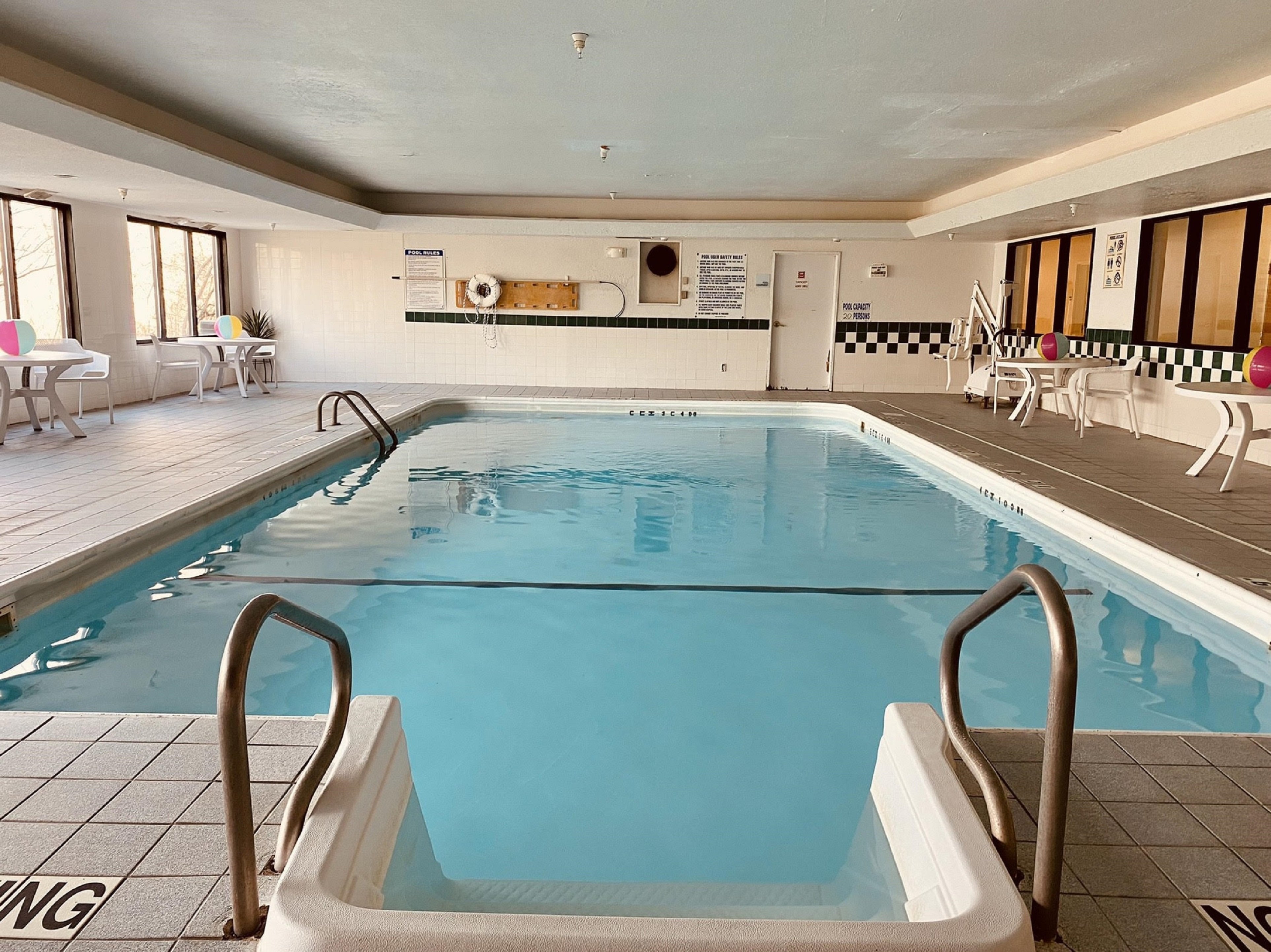 Holiday Inn Express Hotel Suites Plymouth 41/82