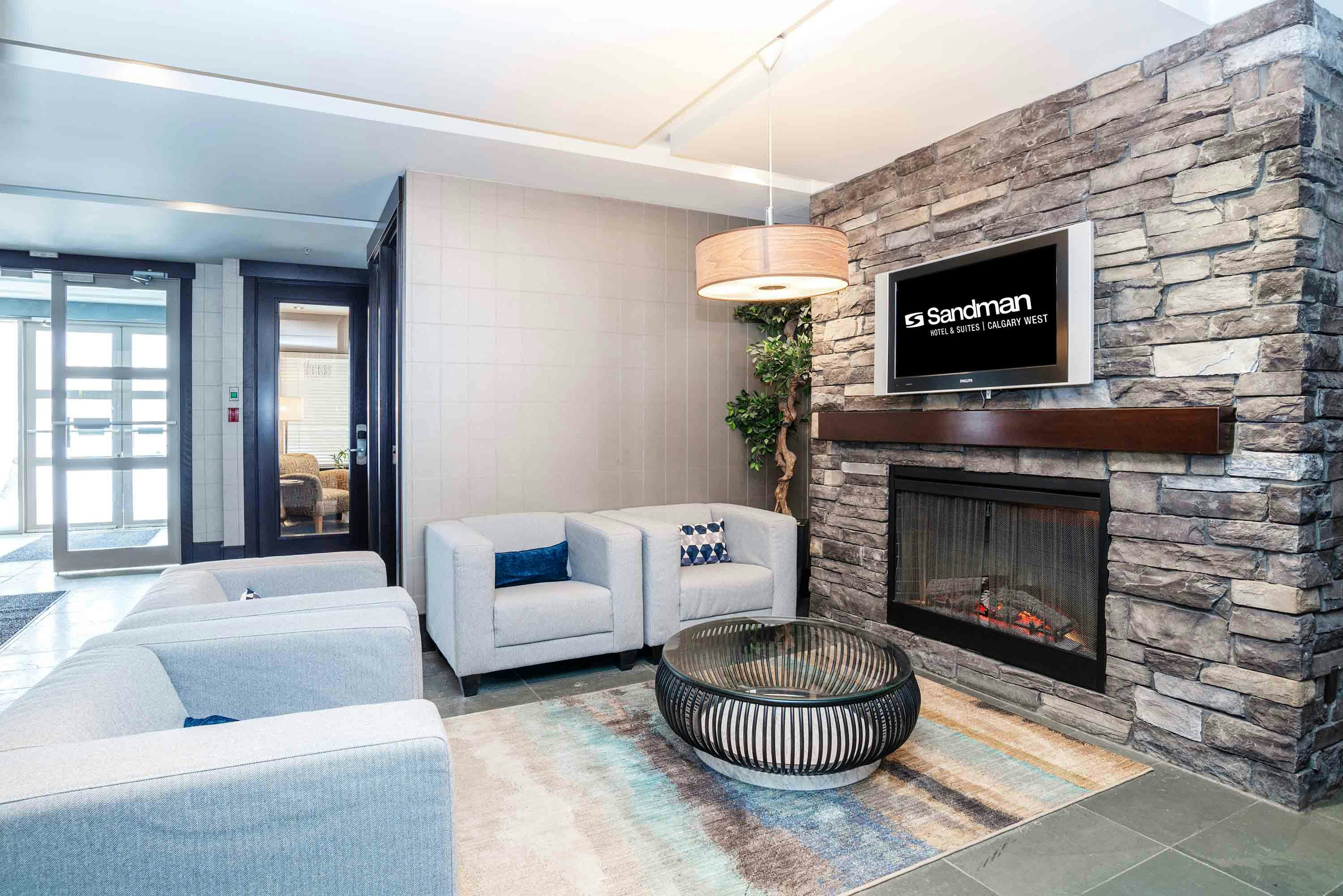 Sandman Hotel and Suites Calgary West 47/67