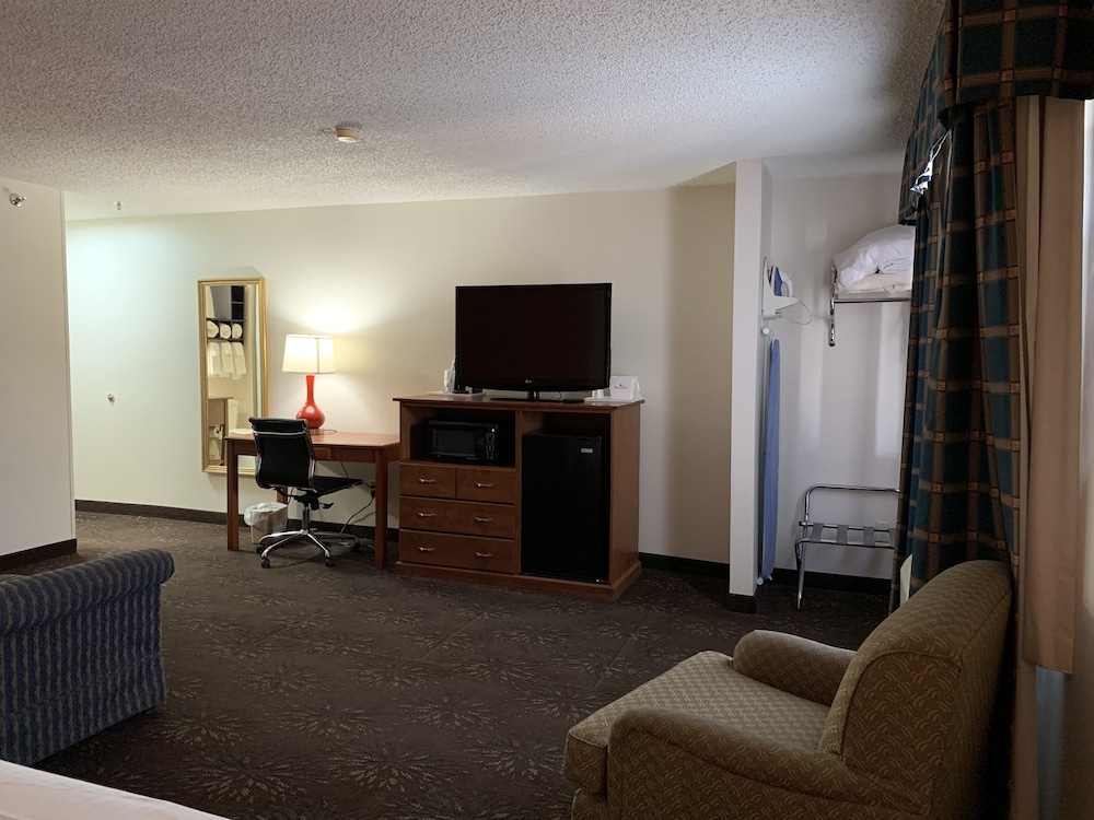 Ramada by Wyndham Santa Fe 23/36