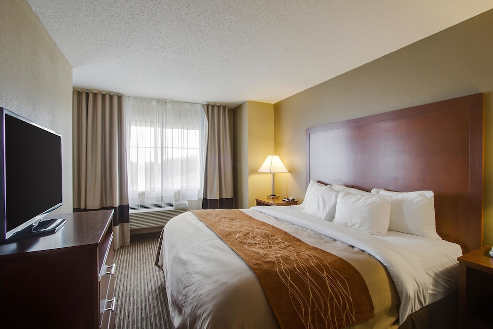 Comfort Inn & Suites Bellevue - Omaha Offutt AFB 9/42