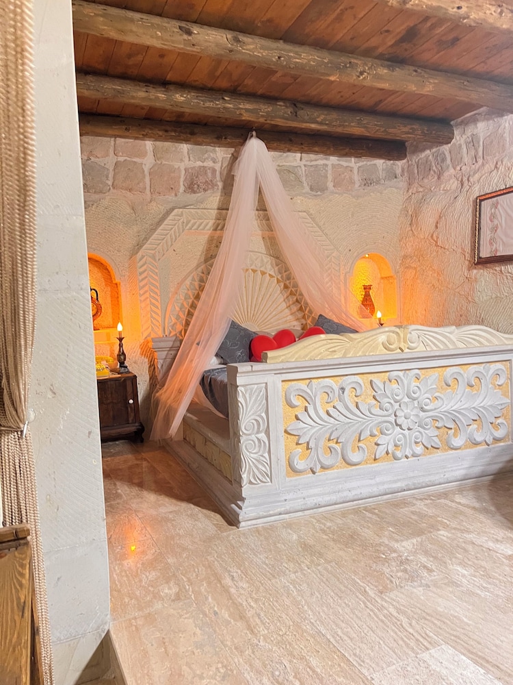 Nova Cave Hotel 5/50