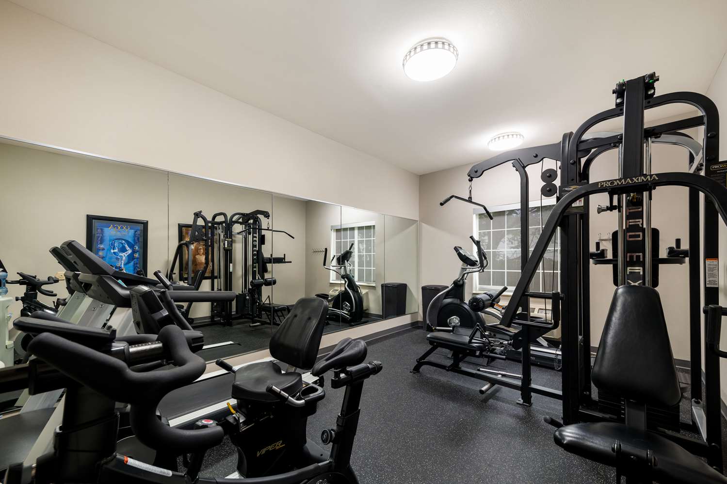 Best Western Plus Lake Dallas Inn & Suites 13/27