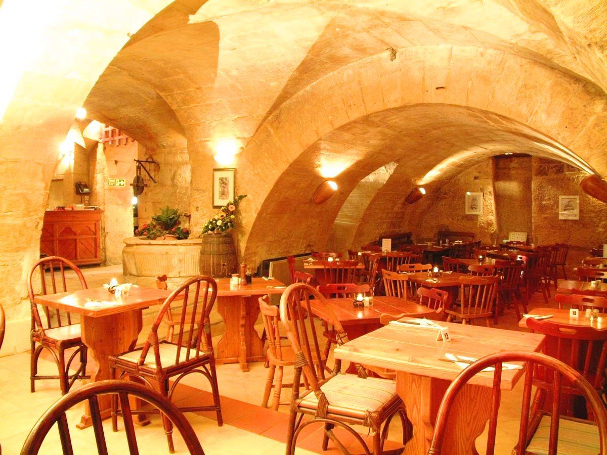 Castille Hotel Malta 28/32
