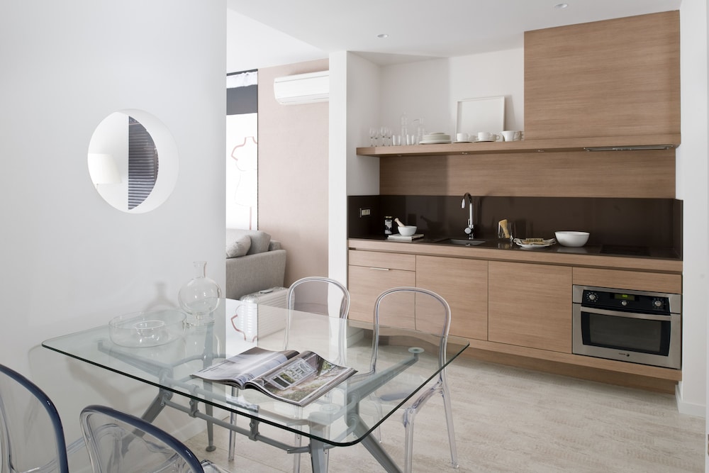 Eric Vokel Bcn Suites 40/51