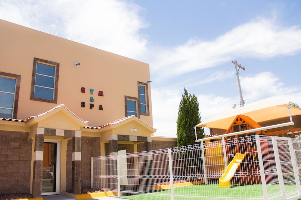 Copper Canyon Boutique Hotel 44/48
