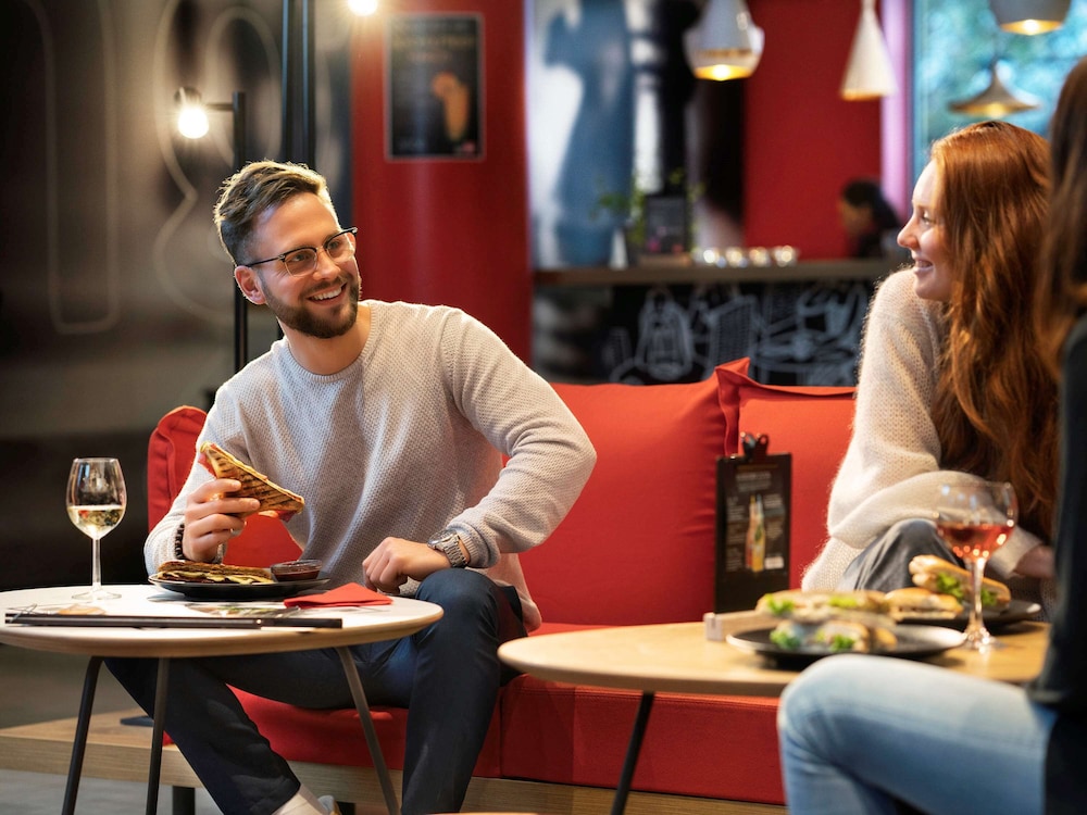 Ibis Rotherham East - M18 - M1 33/44