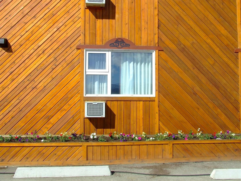 Yukon Inn 7/52