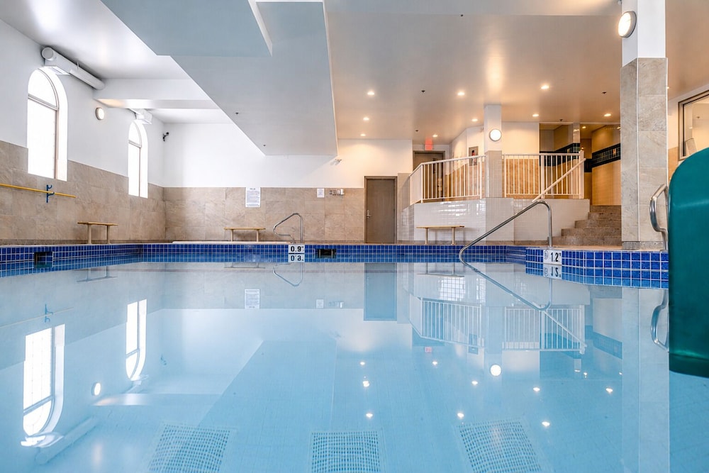 Service Plus Inn and Suites - Grande Prairie 32/62
