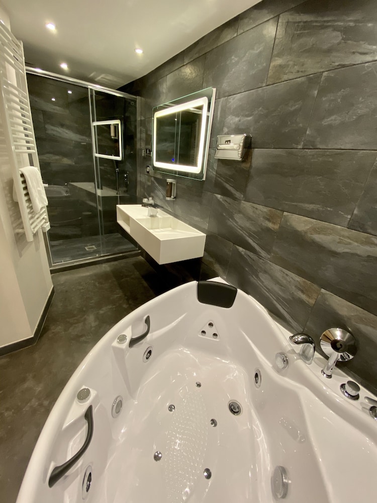 Les Suites Du Lac 45/50