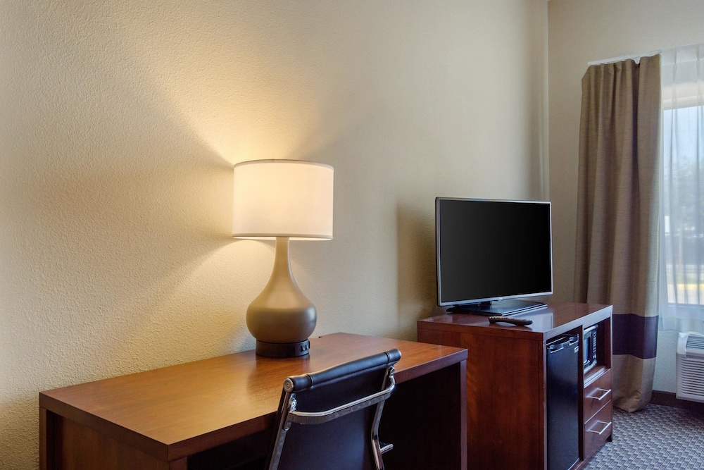 Comfort Inn & Suites SW Houston Sugarland 50/55