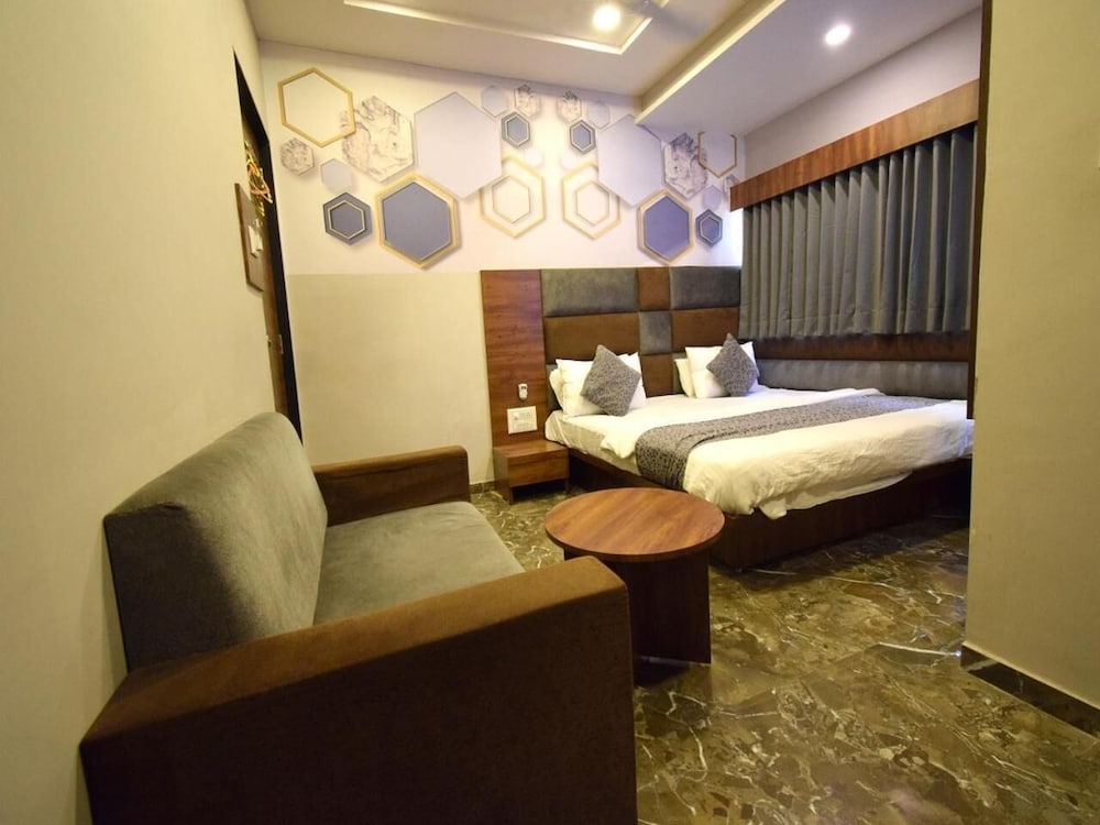 HOTEL LAKE PALACE 7/32