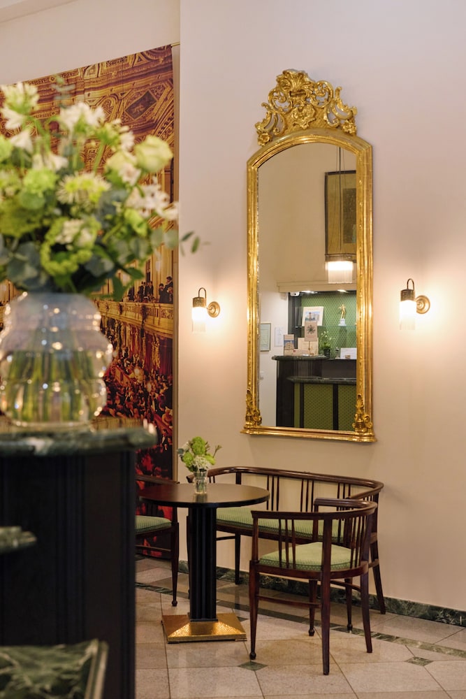 Johann Strauss Hotel 42/52