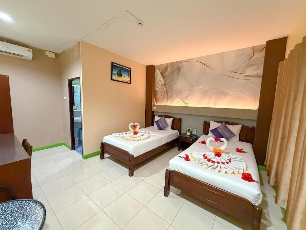 DELUXE, TWIN BEDS