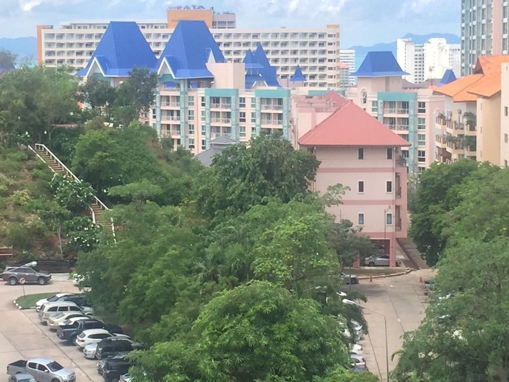 Treetops Pattaya Condominium 30/69