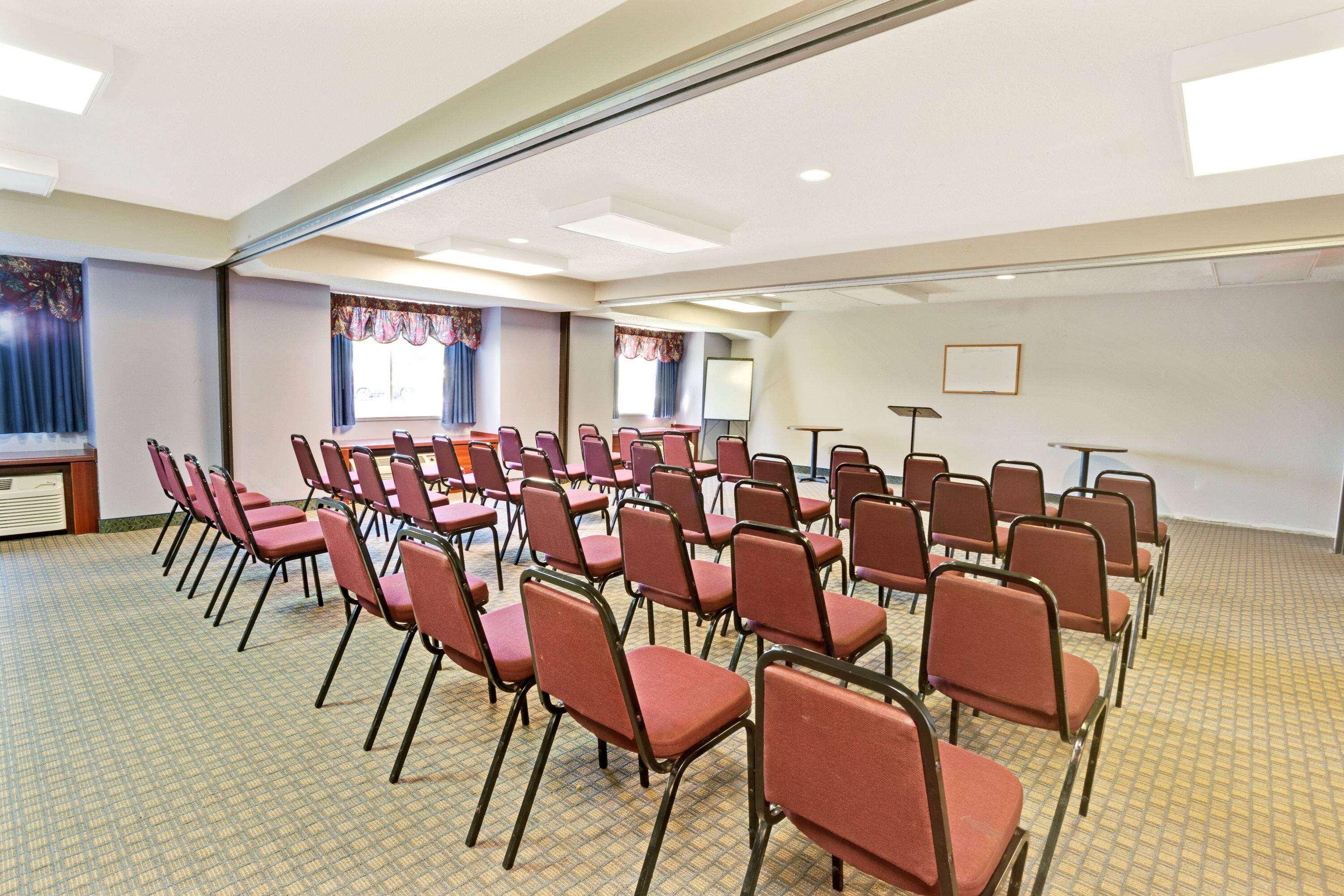 Microtel Inn Suites Detroit Roseville 26/31