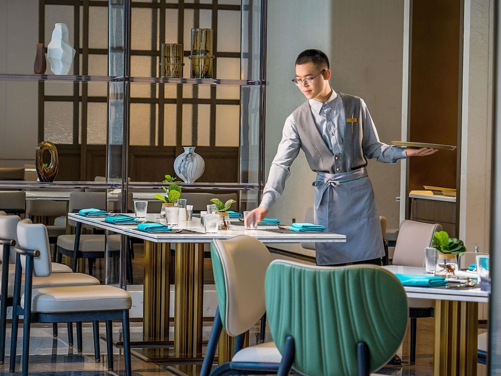 Grand Mercure Chengdu East 33/50