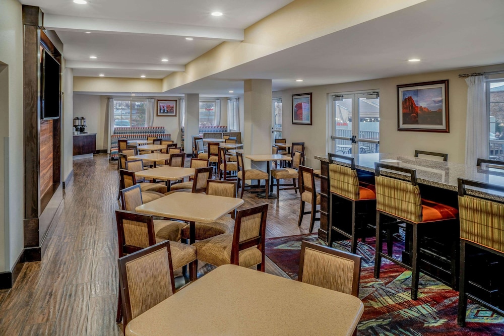La Quinta Inn Suites Moab 37/48