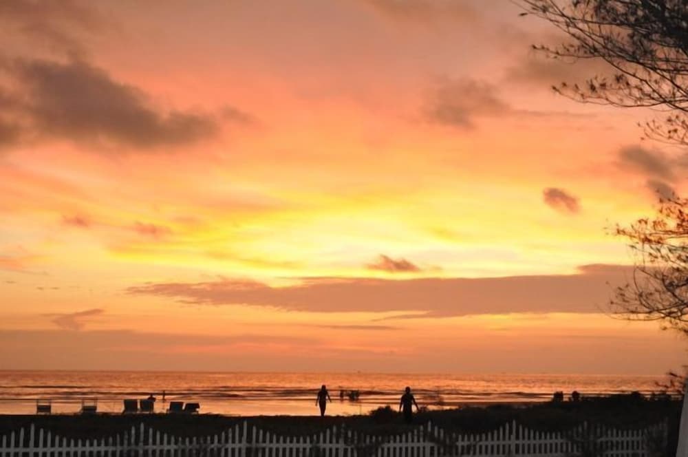 MONTEGO BAY BEACH VILLAGE 29/50
