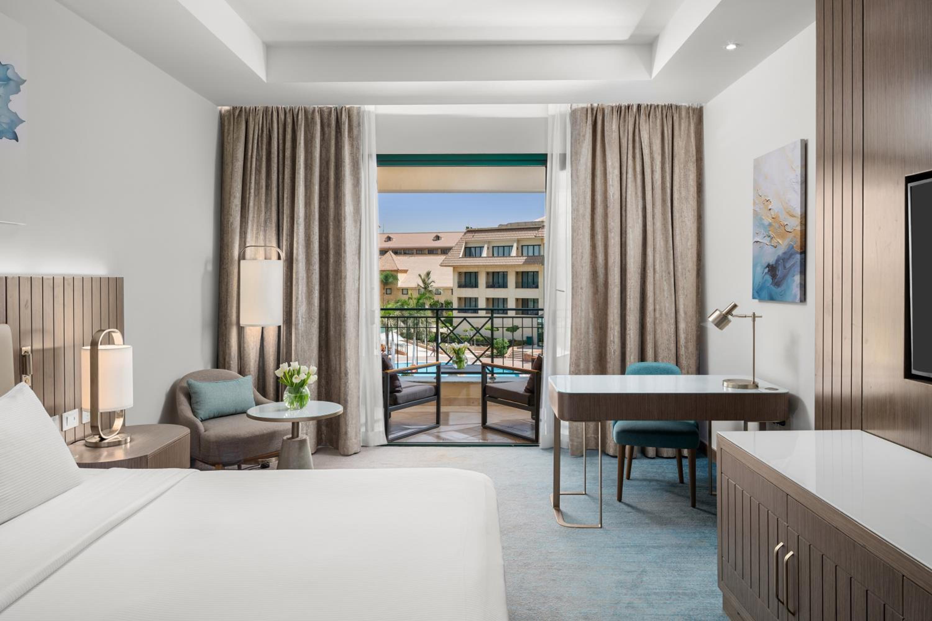 غرفة تنفيذية مفردة، Hilton Pyramids Golf Resort 7/12