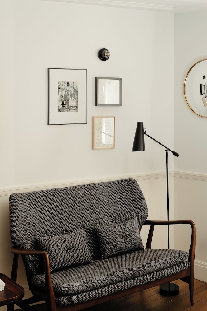 My Maison In Paris - Louvre 29/50