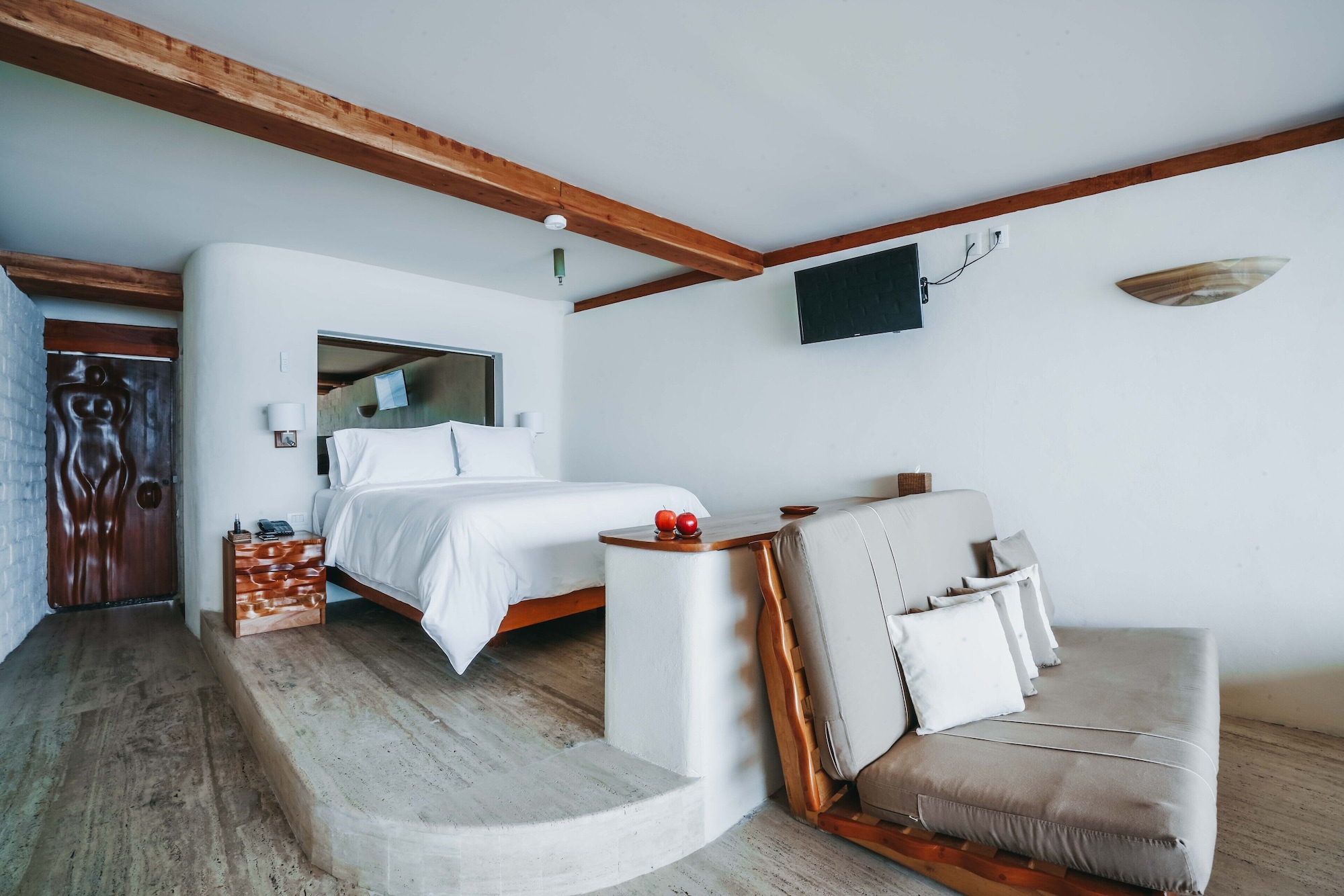 Junior Suite, Queen Bed, Mountain View, Sofa