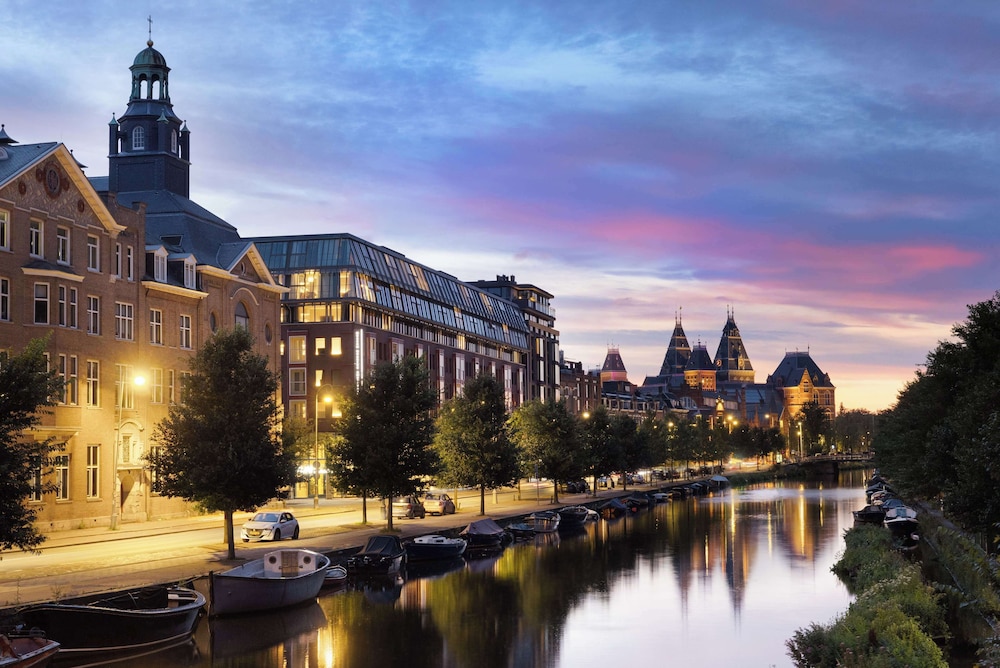 Avani Museum Quarter Amsterdam Hotel (former NH Amsterdam Museum Quarter) 40/50