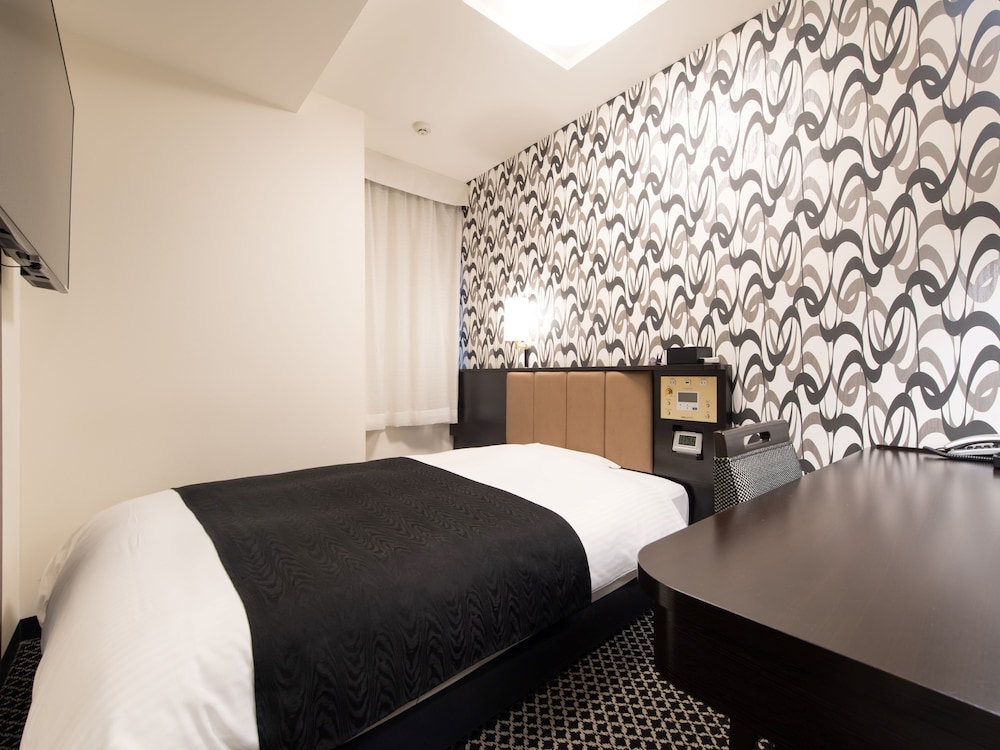 ROOM, SINGLE