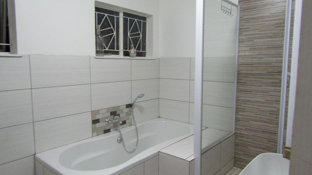 Bountyful Guest House 15/18