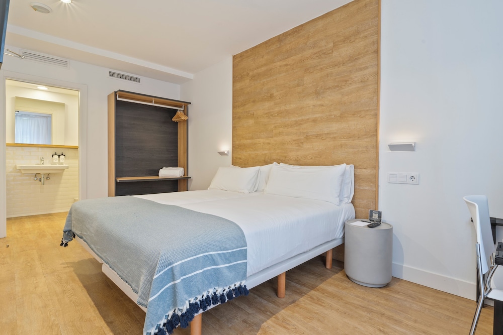 Colectia Hotel Ondarreta 12/38