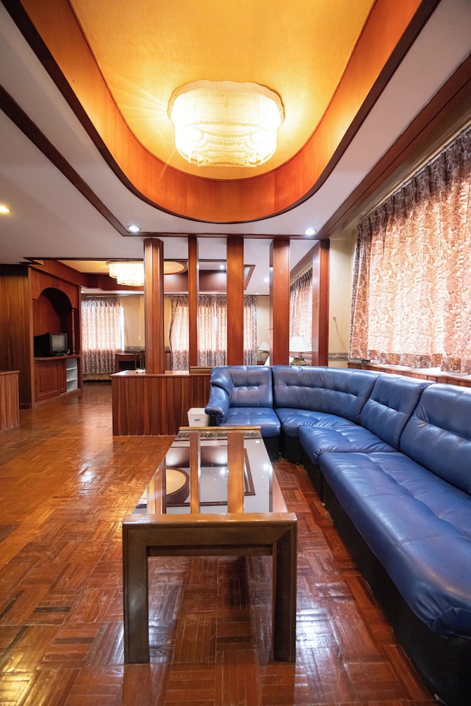 Sabai Hotel & Plaza 27/50