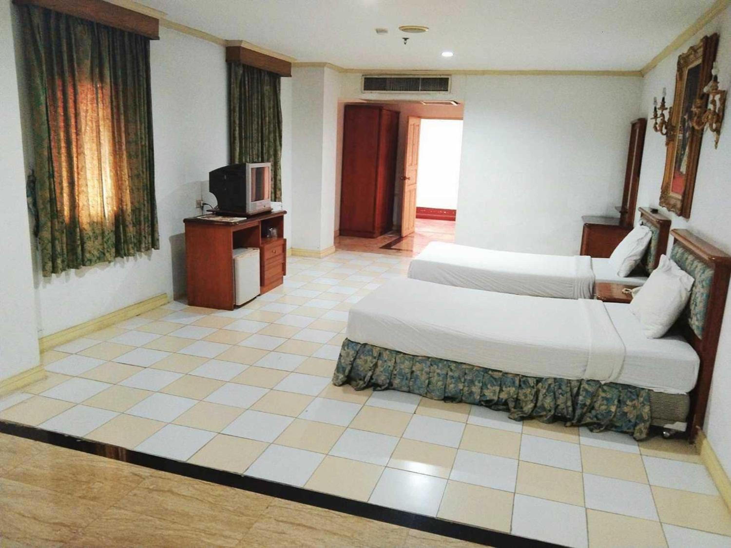 ROOM, TWIN BEDS, SMALL