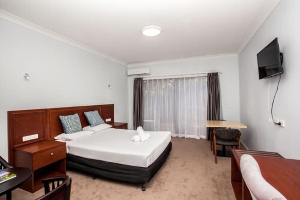 SPRINGWOOD MOTOR INN 16/50
