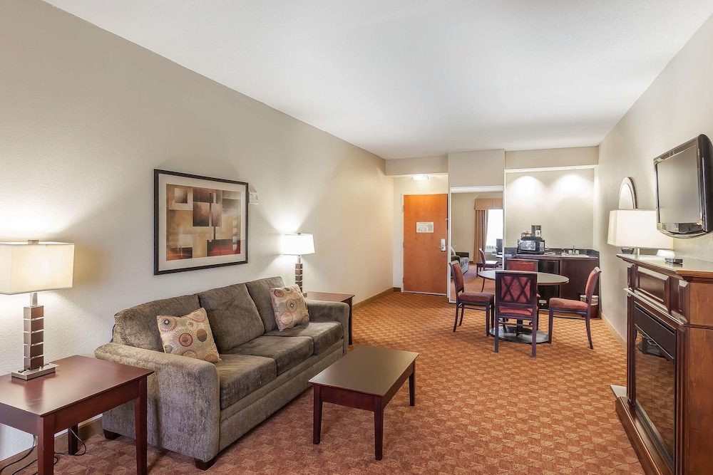 Comfort Suites Suffolk Chesapeake 32/47