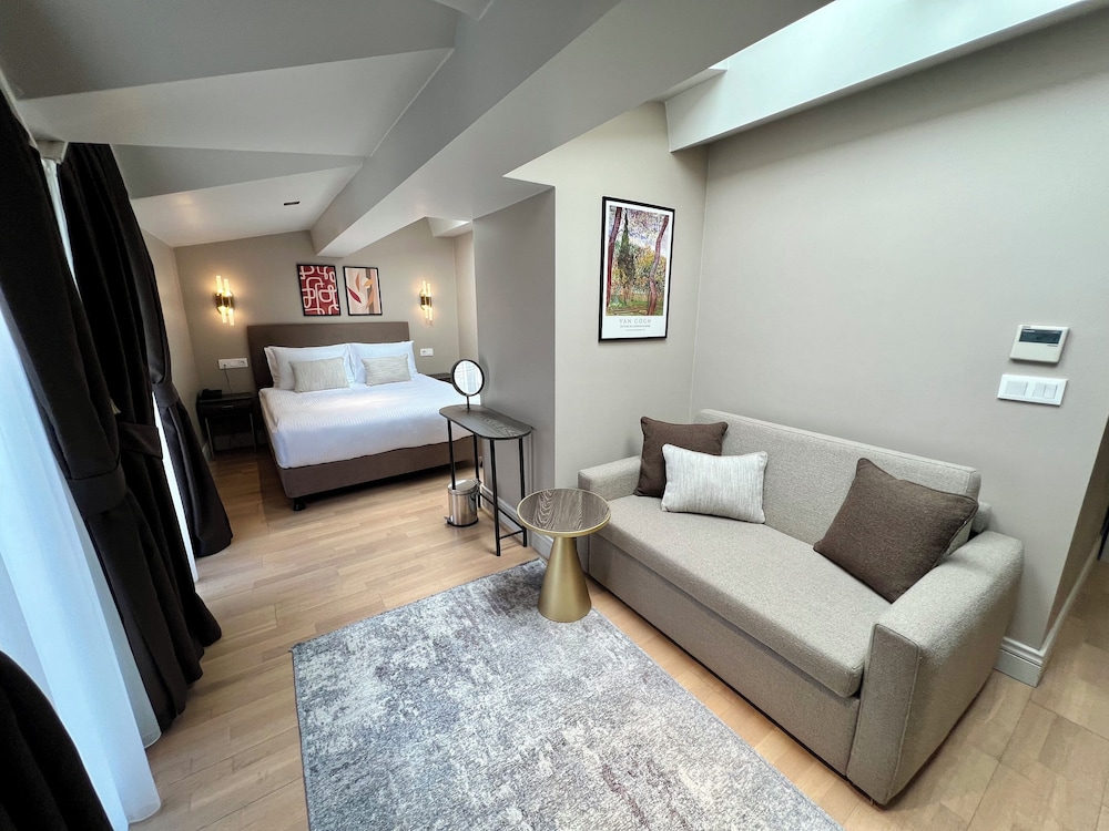 Weingart Suites Hotel 39/58