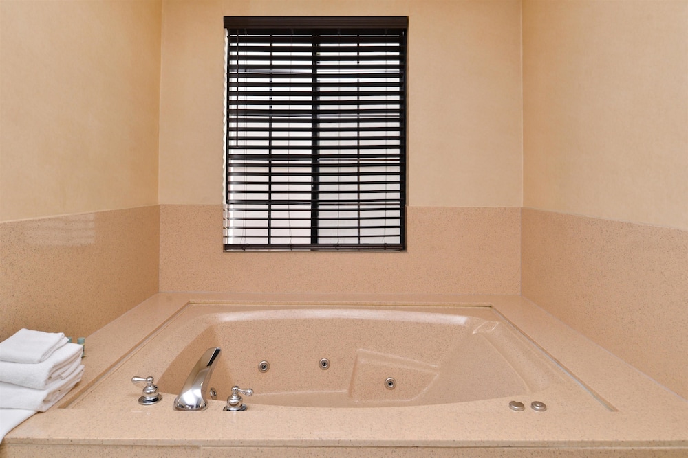 Best Western Hollywood Plaza Inn - Hollywood Walk of Fame Hotel-LA 24/37