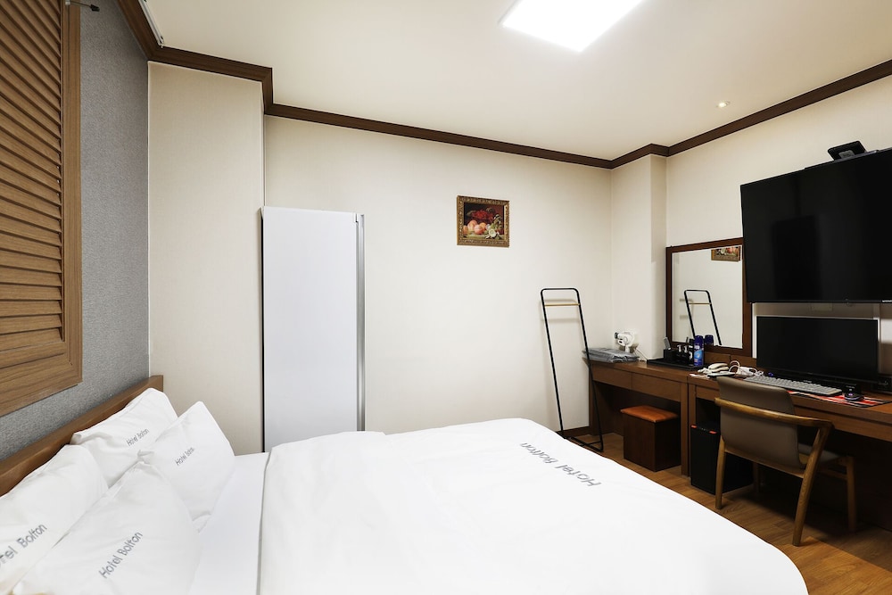 Hotel Food & Tour 12/50