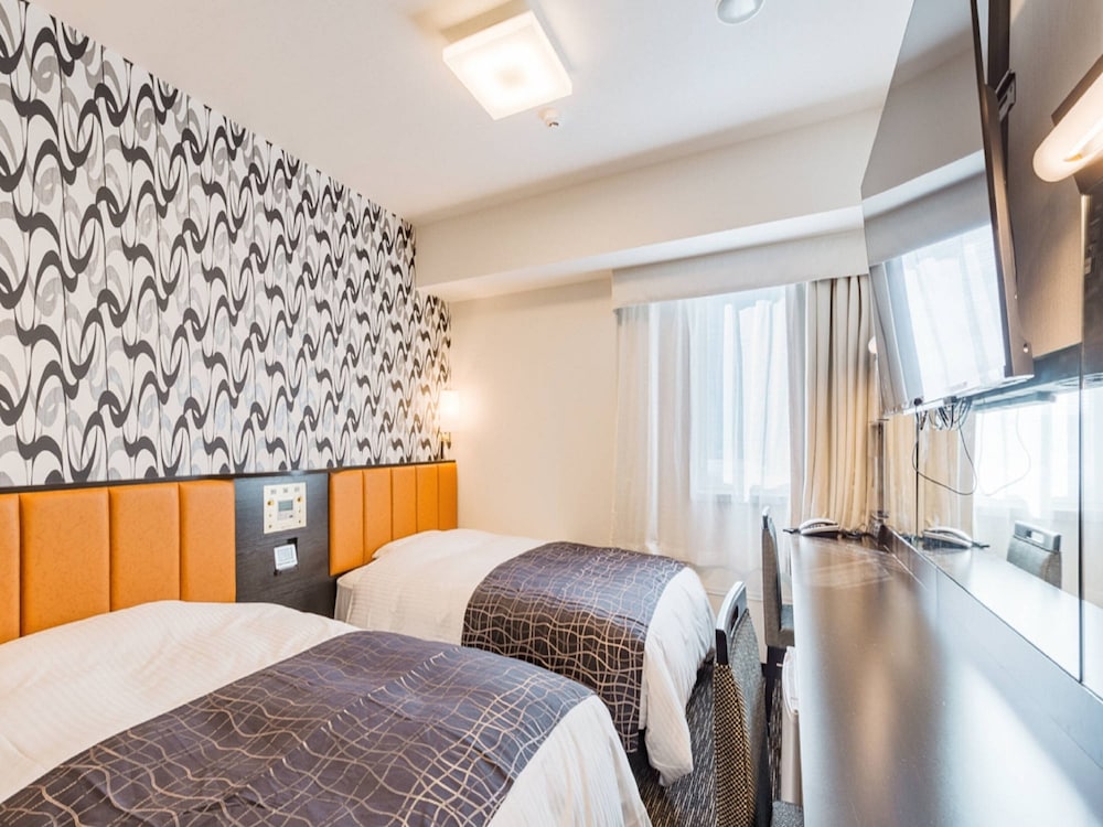 ROOM, TWIN BEDS