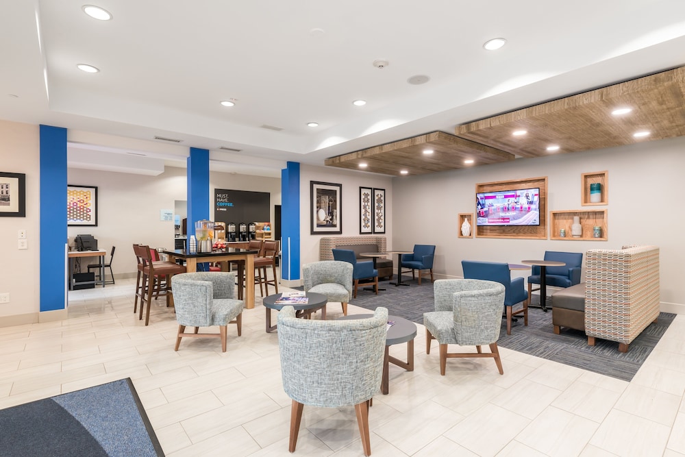 Holiday Inn Express Suites Lagrange 31/38