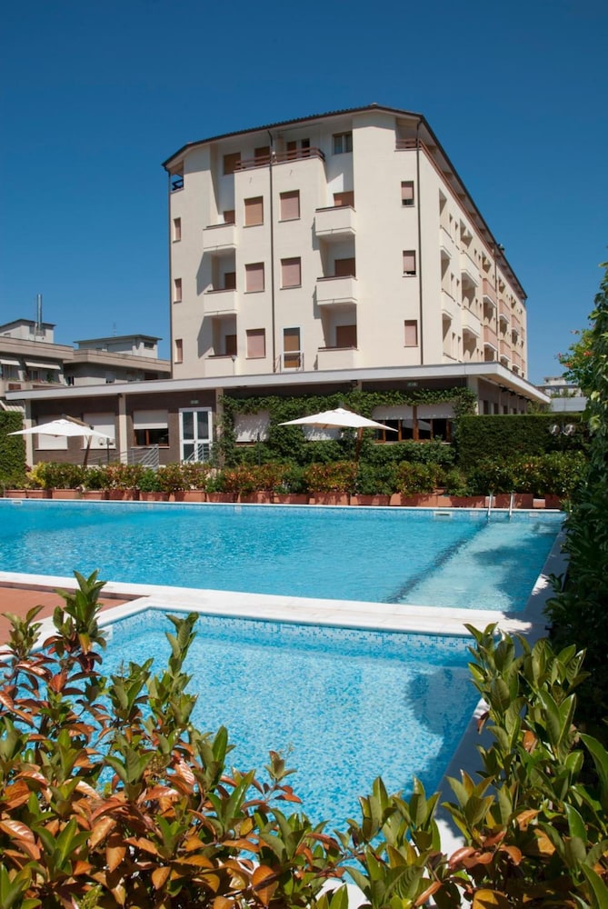 Hotel Touring Falconara Marittima 4/36