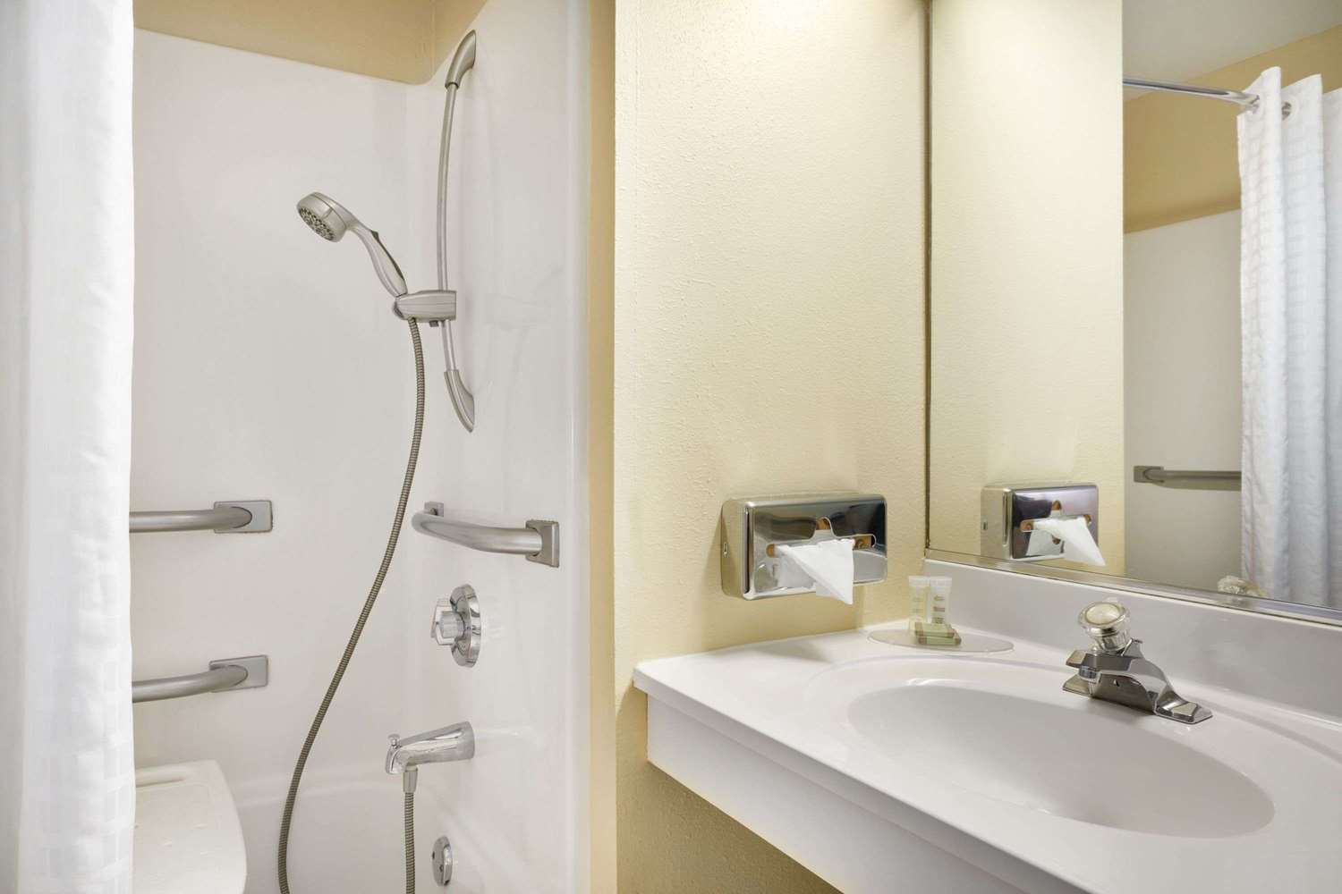 Super 8 By Wyndham Alton 6/6