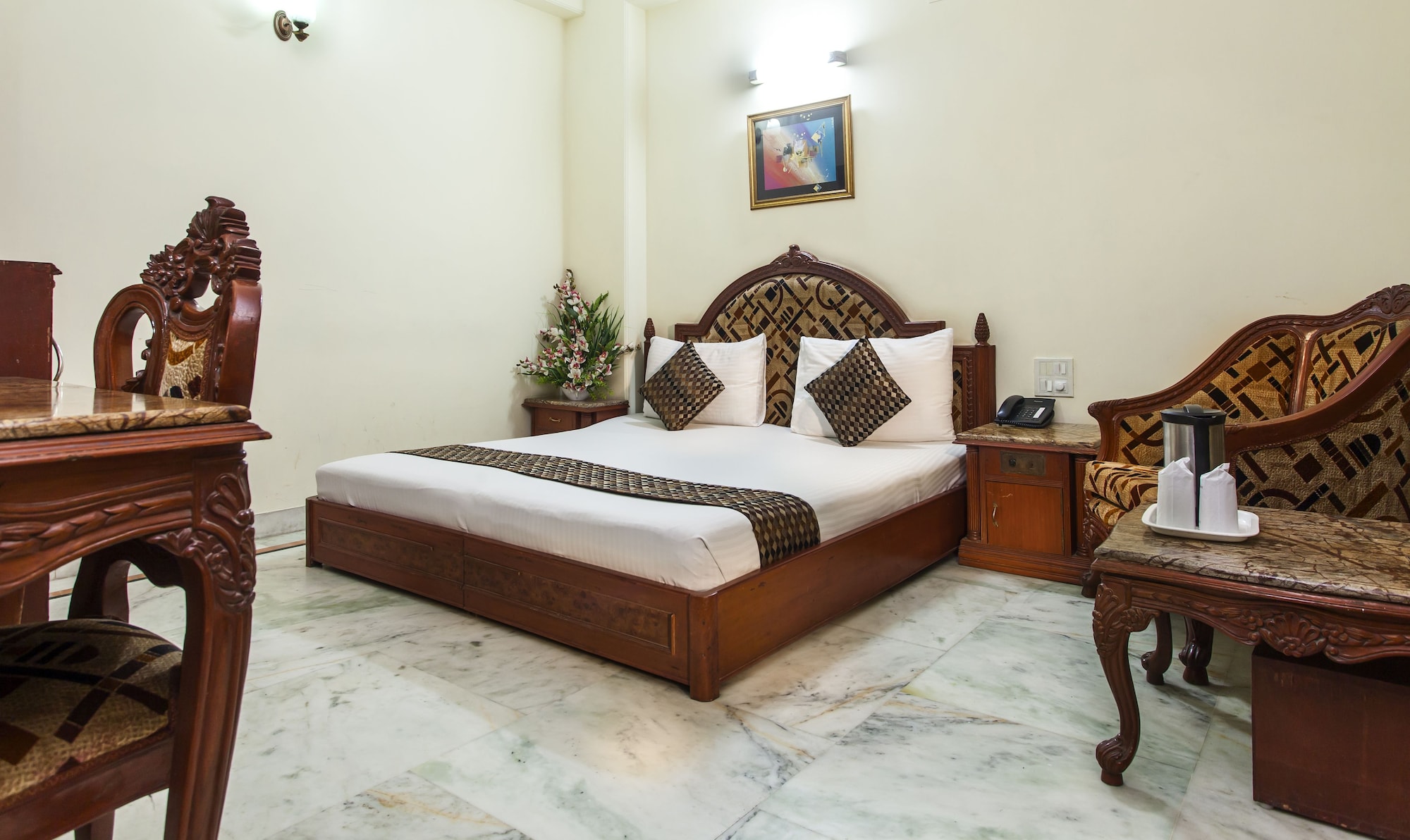 BASIC, QUEEN BED, NO WINDOW